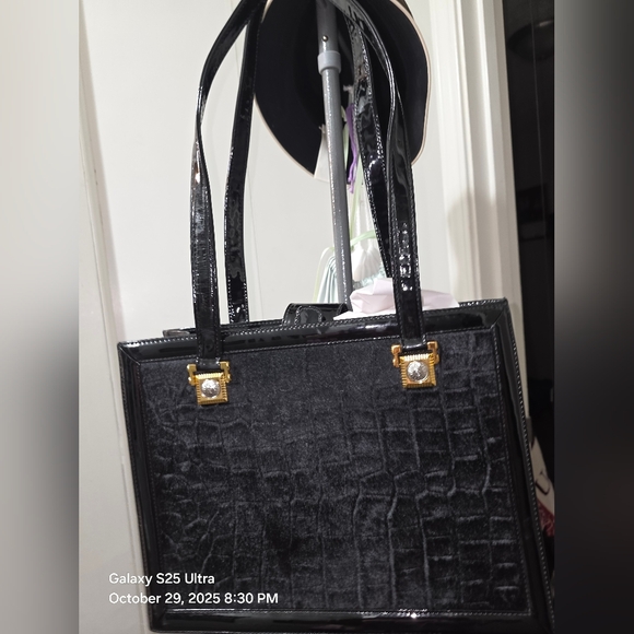 🔥🔥Versace Black Patent Leather Shoulder Bag
